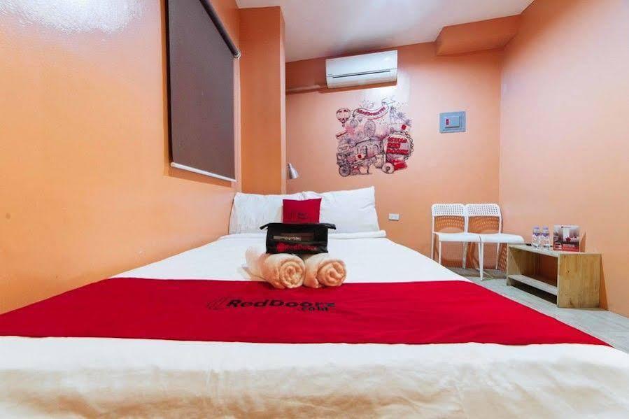 Reddoorz At Hotel Rosemarie Pasay Esterno foto