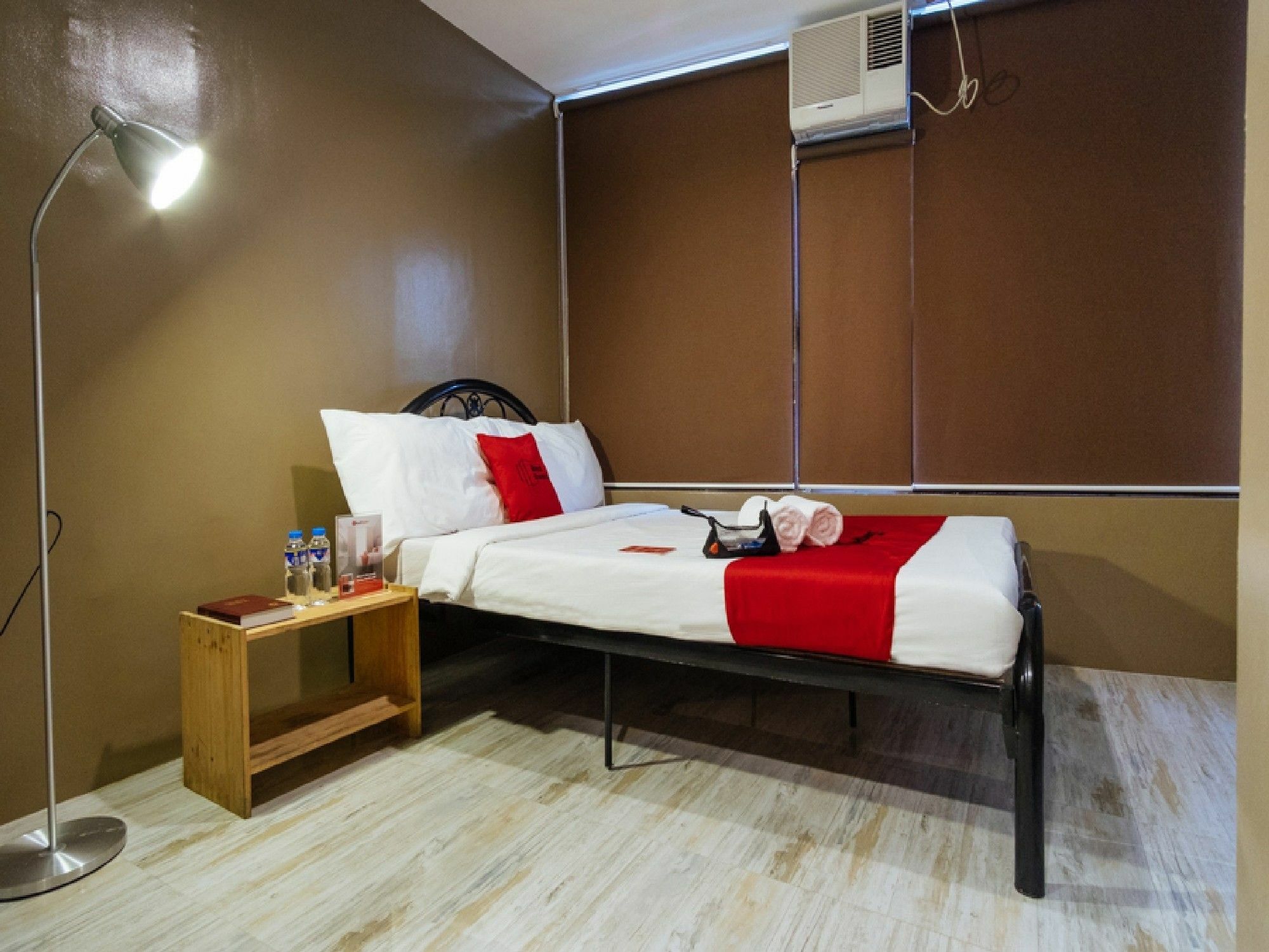 Reddoorz At Hotel Rosemarie Pasay Esterno foto